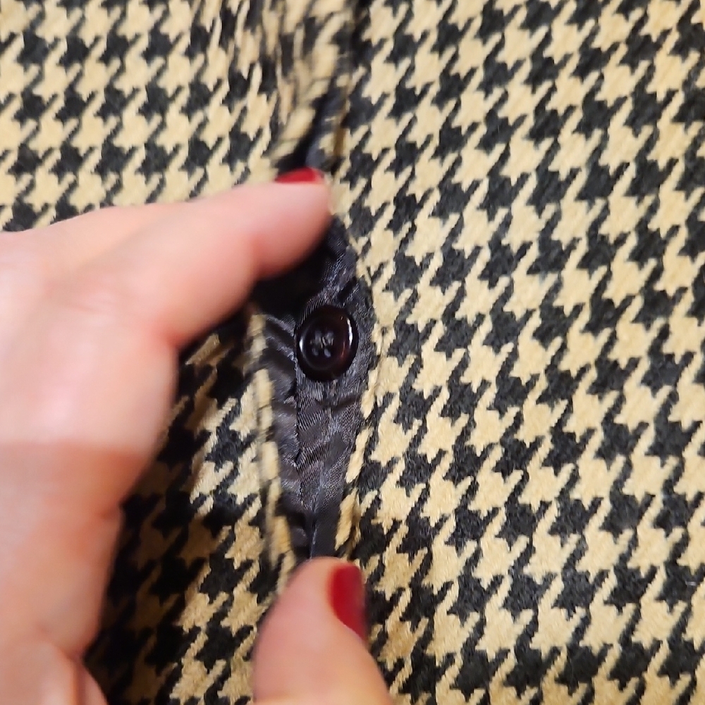 Houndstooth Patterned Jacket with Black Trim - image 8